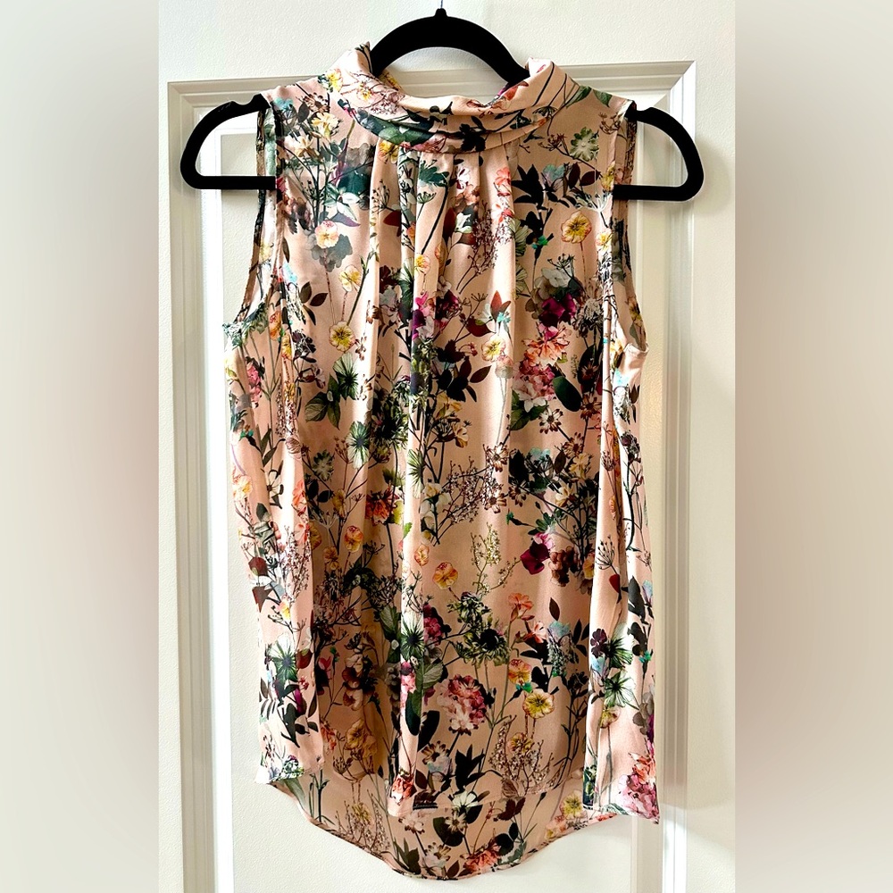 SAND Copenhagen, beautiful silk shell, size small.
